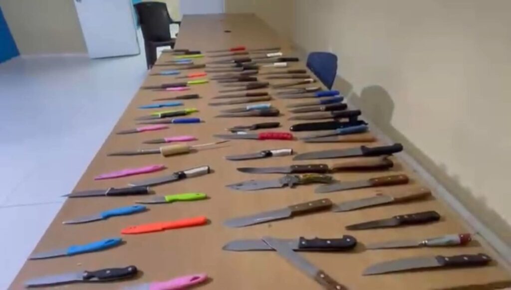 Seguridad del mercado fronterizo de Dajabón incauta cuchillos a comerciantes haitianos