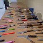 Seguridad del mercado fronterizo de Dajabón incauta cuchillos a comerciantes haitianos
