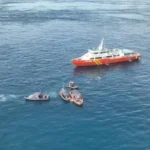Seis muertos, 130 desaparecidos y 107 rescatados en Indonesia por el naufragio en un barco