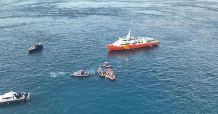 Seis muertos, 130 desaparecidos y 107 rescatados en Indonesia por el naufragio en un barco