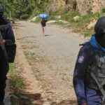 Policía haitiana entra en bastiones de bandas en Artibonito y derriba 11 barricadas