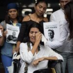 Familiares de detenidos políticos llevan reclamo hasta la sede presidencial venezolana