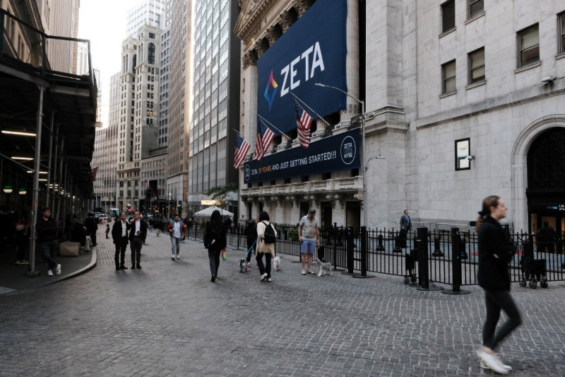 Wall Street vuelve a bajar al considerar demasiado endeudadas a empresas de IA
