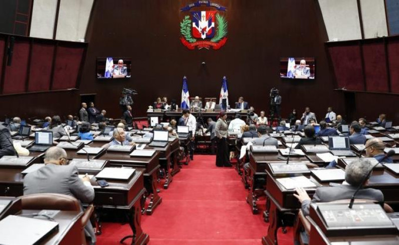 Diputados abandonan sesión para visibilizar rechazo contra agresión policial a legisladora