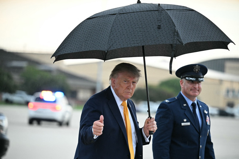 Trump revela que golpeará a Irán «muy duro» si se le vincula con el ataque a Flydubai
