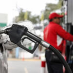 Gobierno congela los principales combustibles
