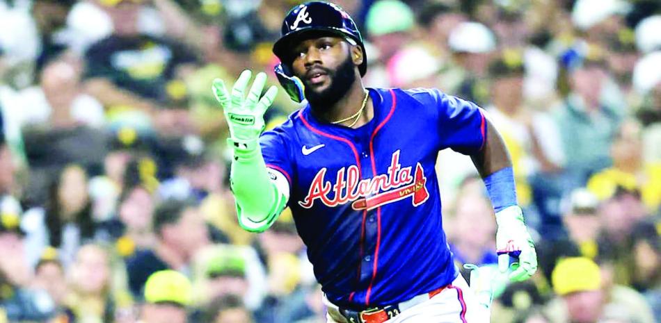 Los Bravos derrotan 3 por 2 a los Dodgers e igualan la serie 1.1