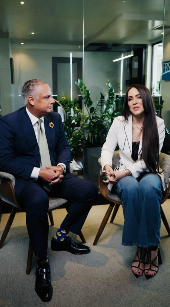 Abogado de Karen Yapoort da 48 horas para borrar difamaciones en plataformas digitales