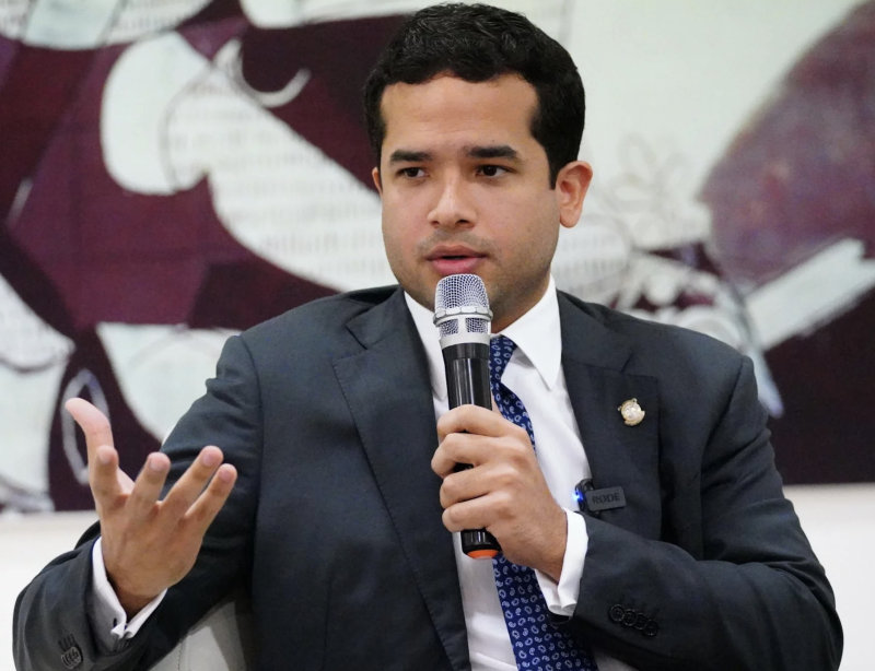 Senador Fernández solicita mayor fiscalización y equilibrio en el Congreso