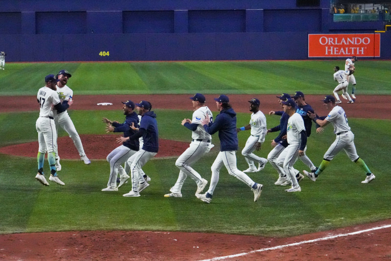 Peralta, Caminero y Díaz guían a Rays a triunfo 7-3 sobre Guardianes y avanzan a la Serie Mundial