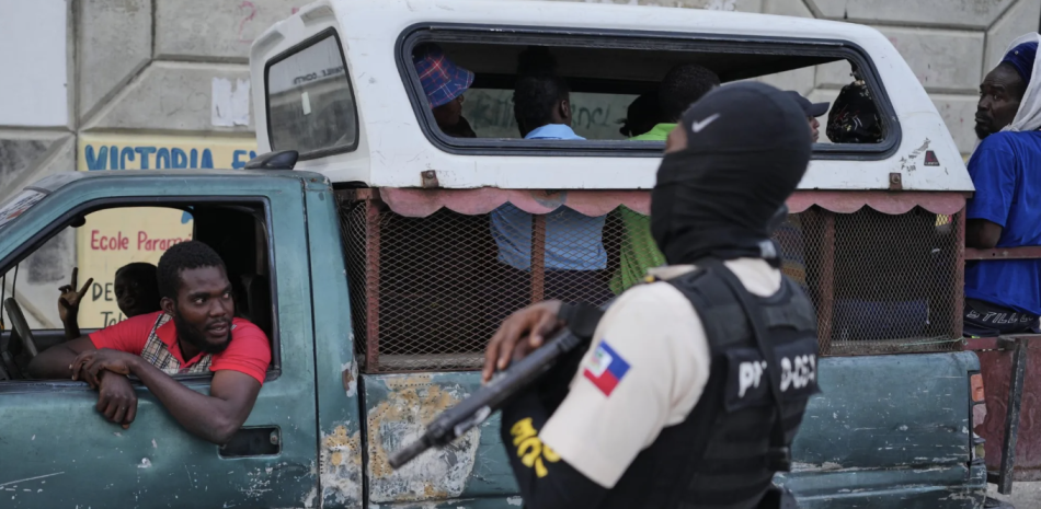 Fuerza antipandillas advierte a criminales que cumplirá mandato en Haití pese a violencia