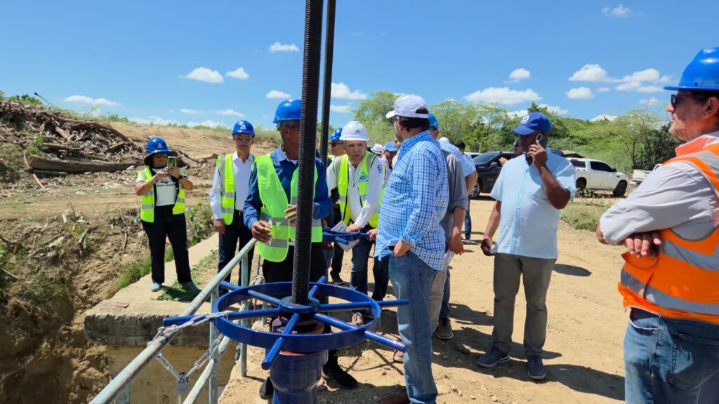 Gobierno inicia rehabilitación del canal Horacio Vásquez para fortalecer el riego en Montecristi